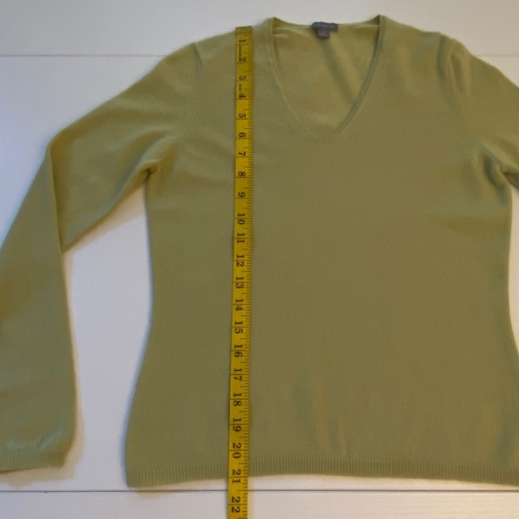 Ann Taylor 100% Cashmere V-neck Sweater Lime Green color Size Medium - Picture 9 of 13